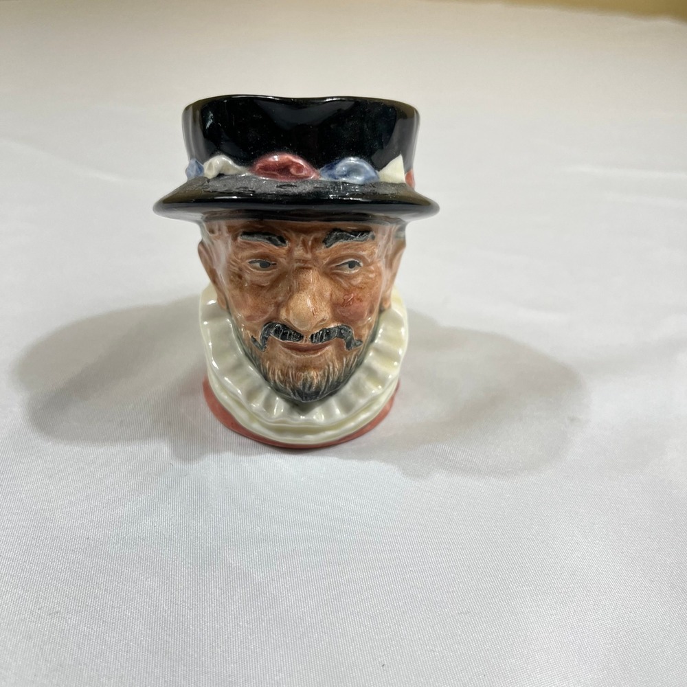 Royal Doulton Beefeater Character Jug Miniature 2.5in Black D6233 Vintage